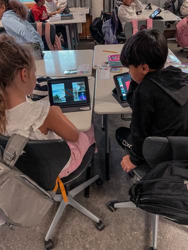 4.klassingene øvet seg først på å presentere for hverandre. 